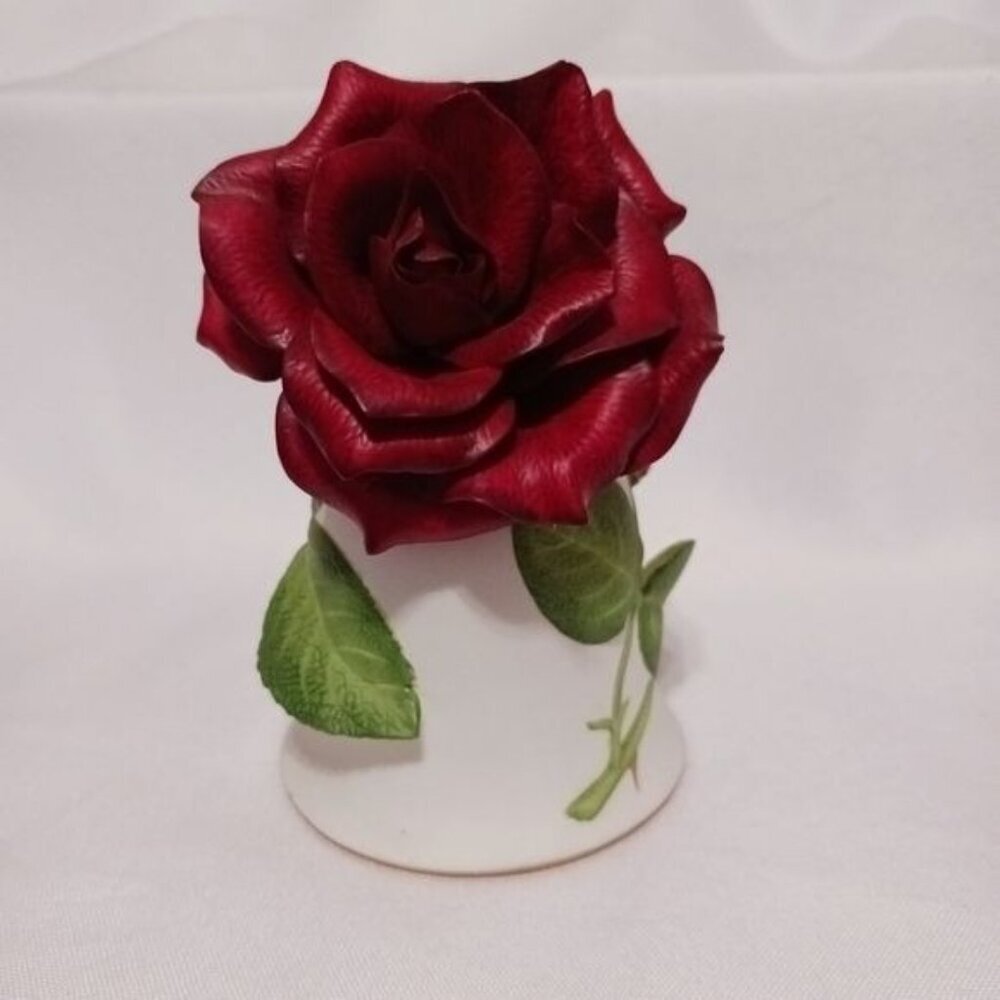 Franklin Mint Vtg The royalty rose bell 1984